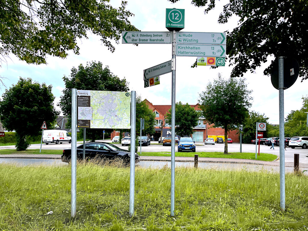 Neue Radwegweisung in Oldenburg - Im Auftrag der Stadt Oldenburg haben wir die dortige Radwegweisung optimiert und modernisiert. 